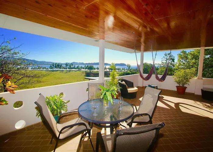 Begonia Luxury & Ocean Views, Steps To