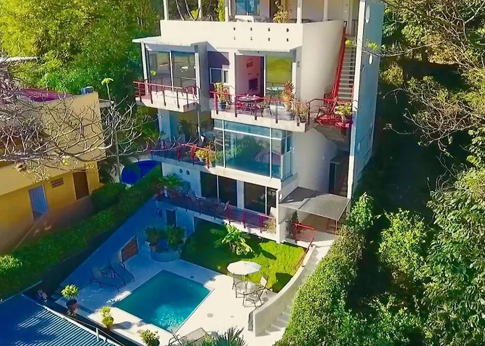 Begonia Luxury & Ocean Views, Steps To