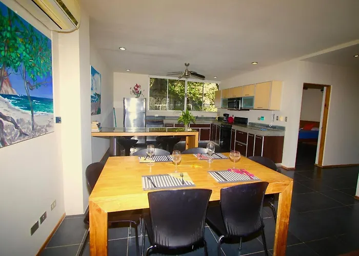 Begonia Luxury & Ocean Views, Steps To