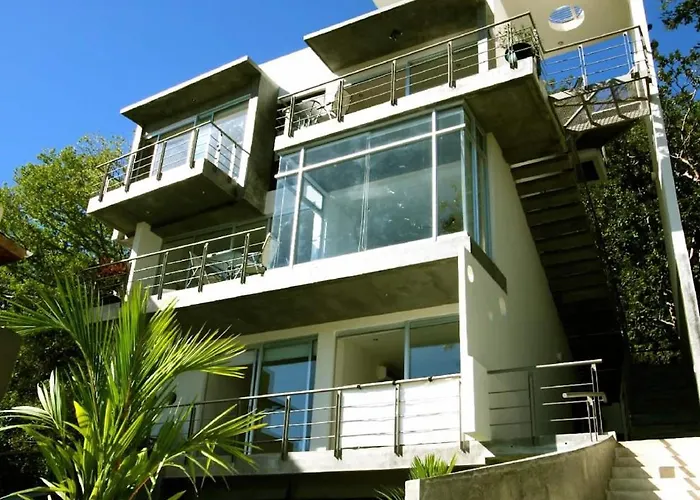 Begonia Luxury & Ocean Views, Steps To